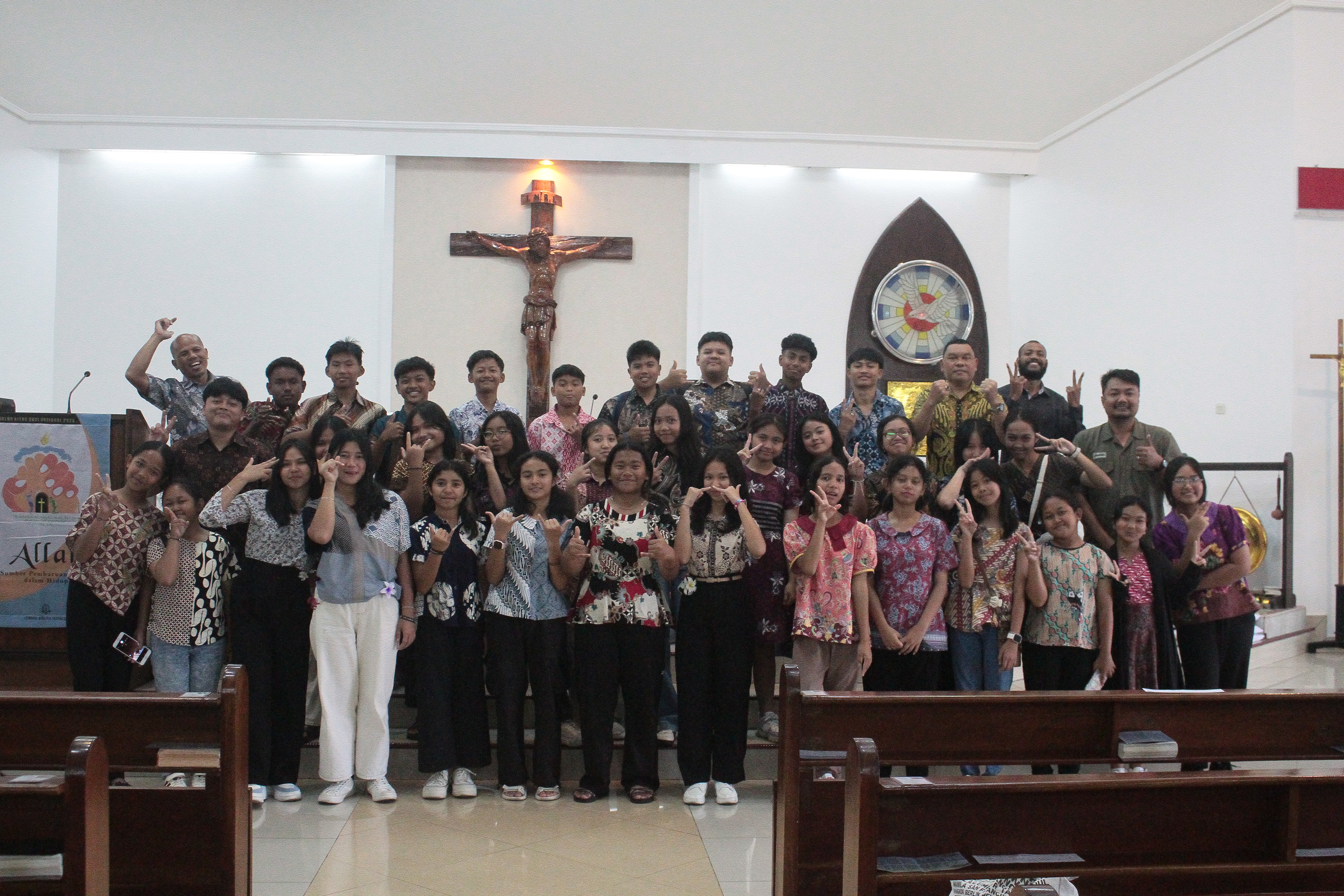 Koor di Gereja Santa Maria Para Malaikat