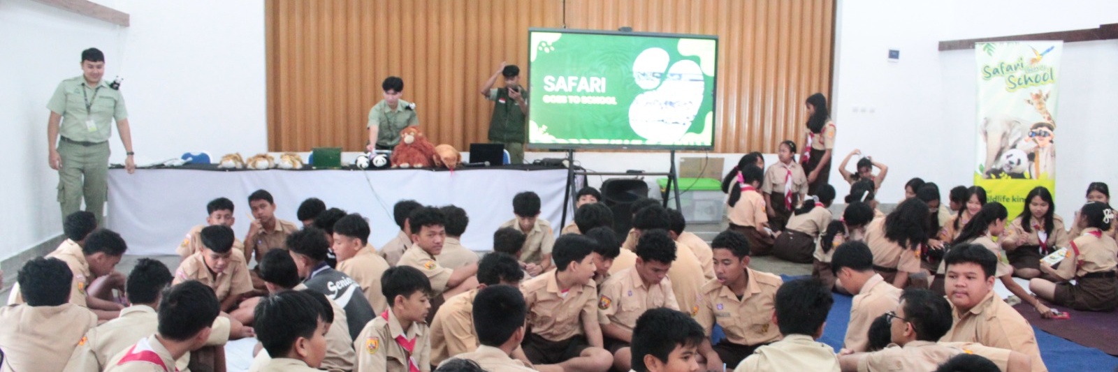 Safari Goes to School